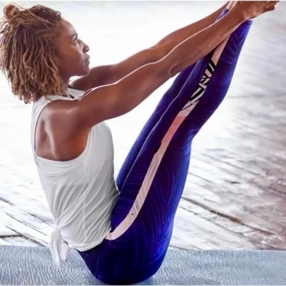 Athleta Reef Salutation 7/8 Tight - Picture 2 of 8